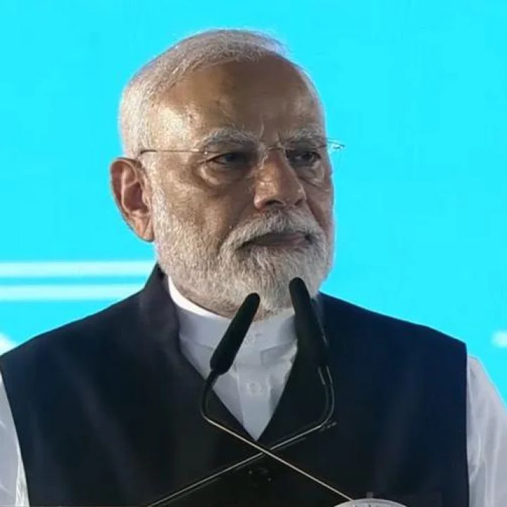 પીએમ મોદી ગુજરાતમાં સૂર્ય ઘર યોજનાના લાભાર્થી સાથે કરી વાત, તમે પણ જાણી લો આ યોજનાનો લાભ લેવા શુ કરવુ ?