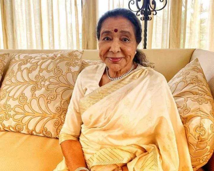 Indian playback singer Asha Bhosle