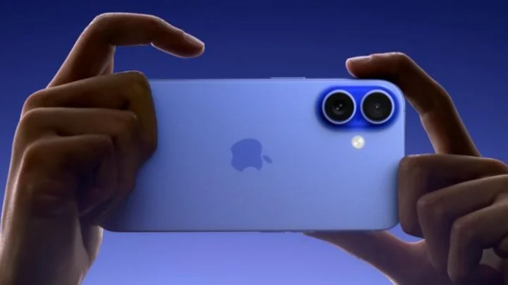 iPhone 16:भारतात iPhone 16 विक्री सुरू होताच दुकानाबाहेर लांबच लांब रांगा