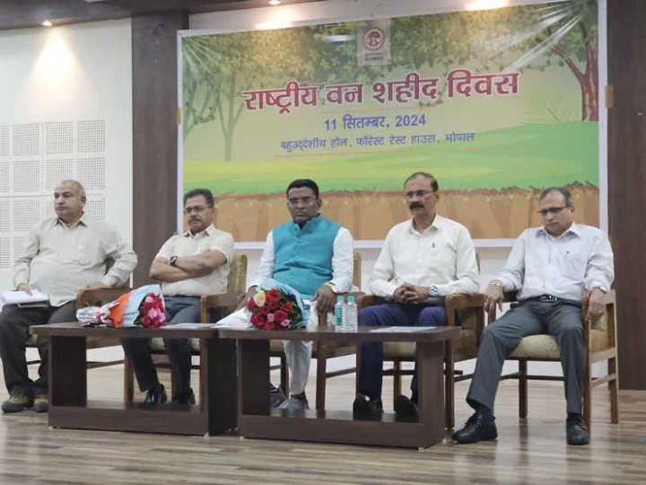 Forest Minister of State Dilip Ahirwar paid tribute to the forest martyrs