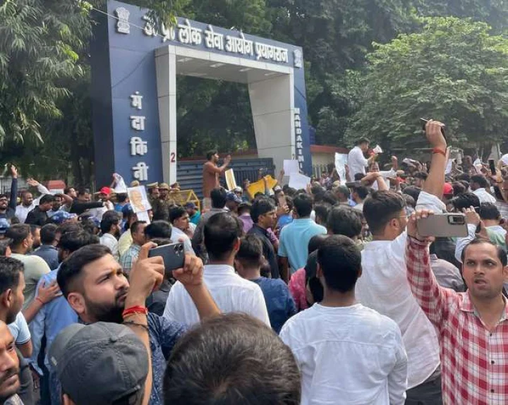 prayagraj students protest 