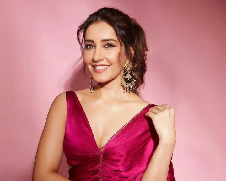 Raashii Khanna Birthday