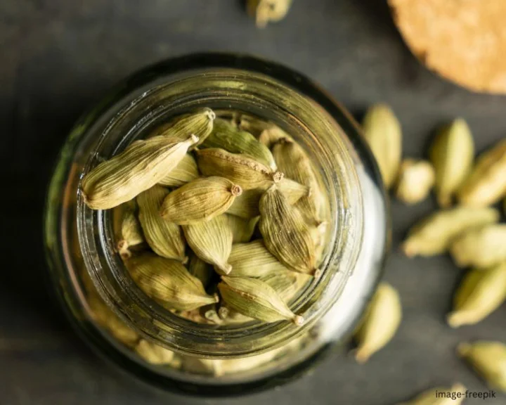 Green cardamom water benefits