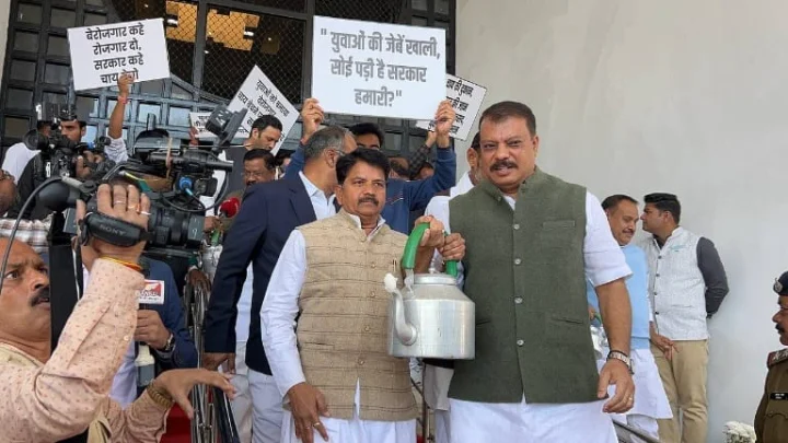Protest of Umang Singhar in the Assembly with tea kettle