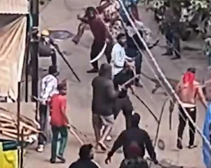bhopal stone pelting