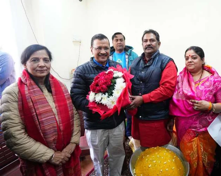 kejriwal in marghat wale baba mandir