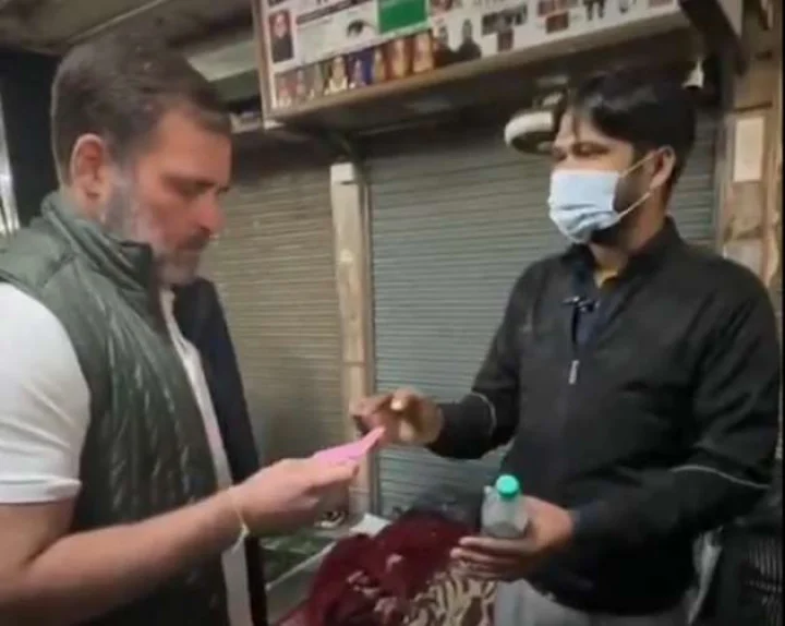 rahul gandhi meets patients