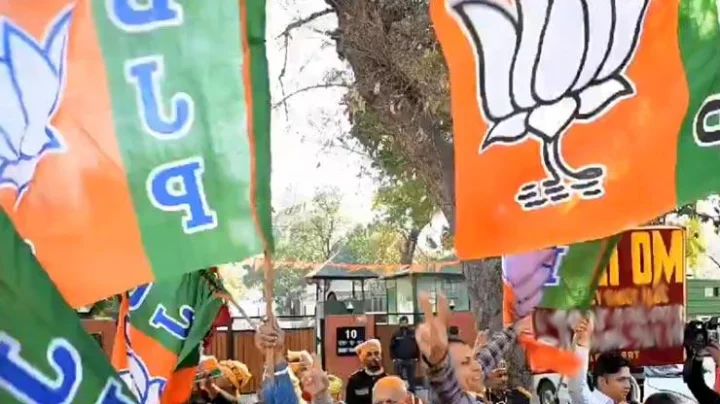 दिल्लीत 'आप'ला मोठा धक्का; केजरीवाल-सिसोदिया पराभूत; २७ वर्षांनंतर भाजपचे शानदार 'पुनरागमन'