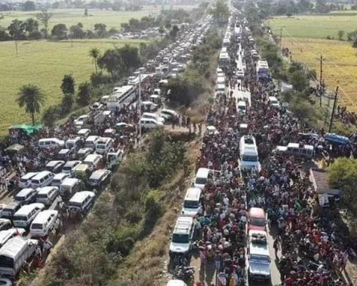 All roads leading to Prayagraj Mahakumbh were jammed