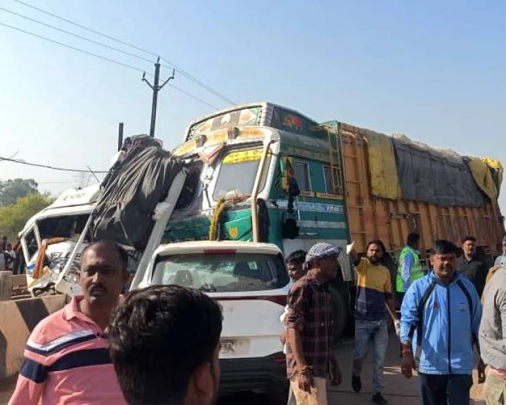 9 people returning from Maha Kumbh died in road accidents