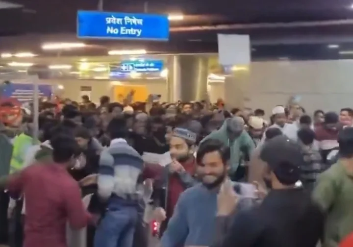 ruckus in Delhi Metro