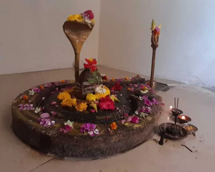 mahashivratri 2025: Shivling par jal kis disha mein khade hokar chadhana chahie