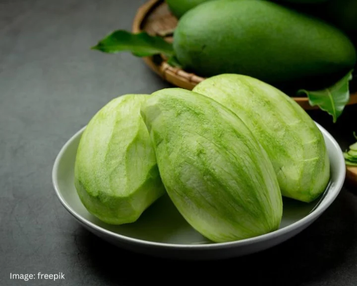 is it okay to eat green mango when you have period