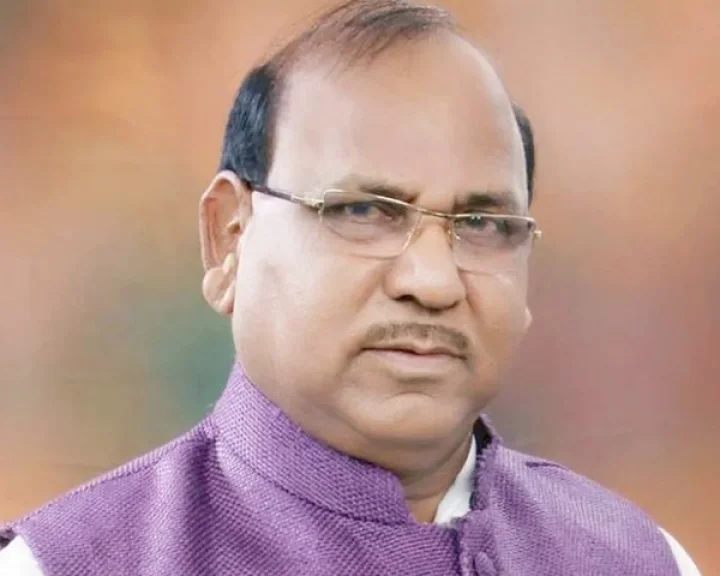 Former BJP MP stopped from entering sanctum sanctorum of temple