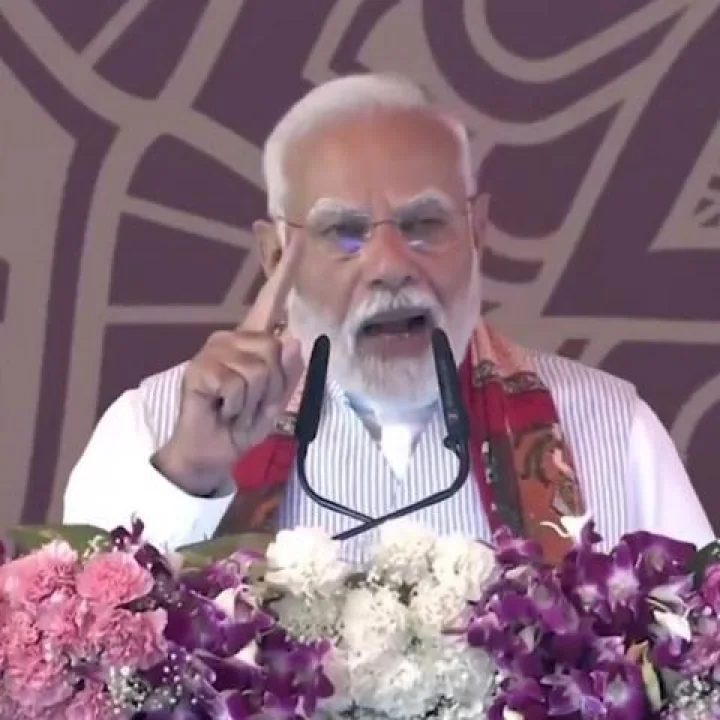 Prime Minister Modi's sarcasm on opposition parties in Varanasi