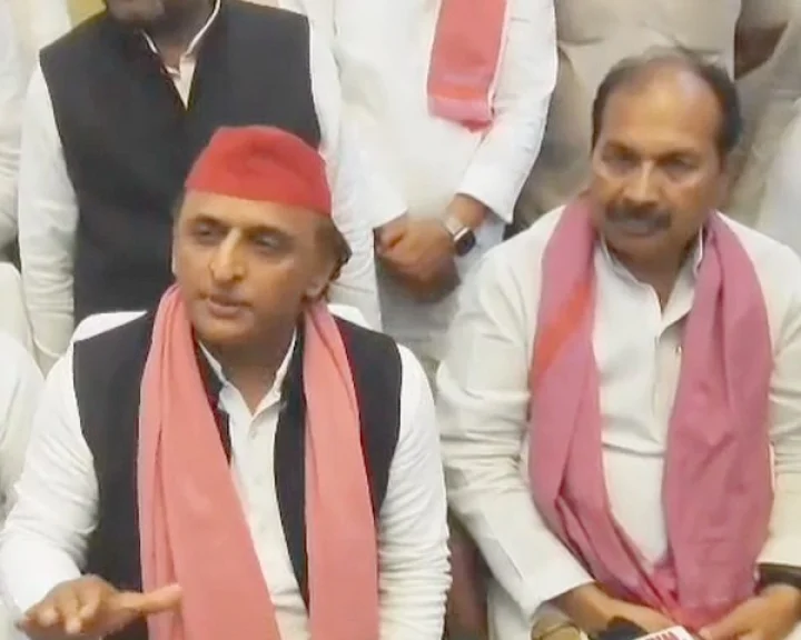 Akhilesh Yadav's statement on controversial poster in Ballia
