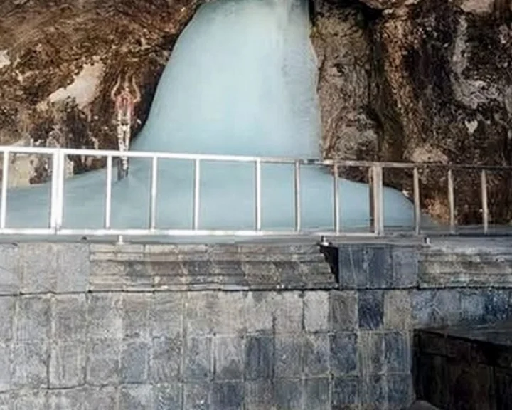 first worship of Amarnath Yatra was completed in holy cave