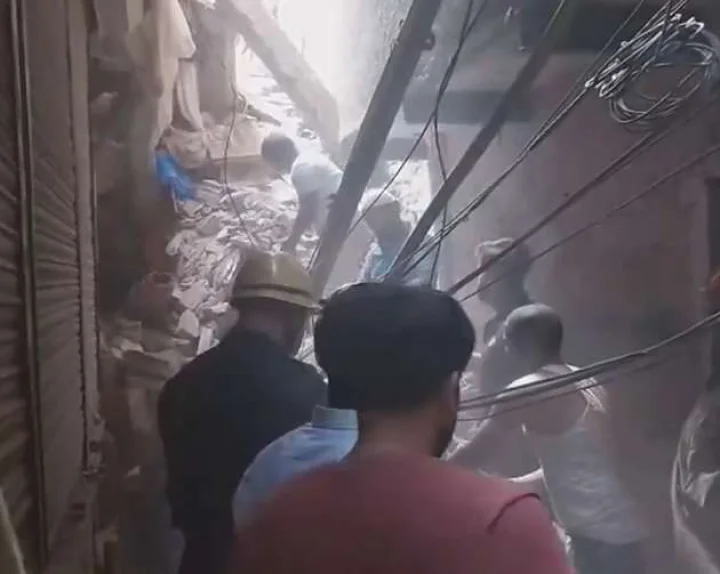 delhi building collapse