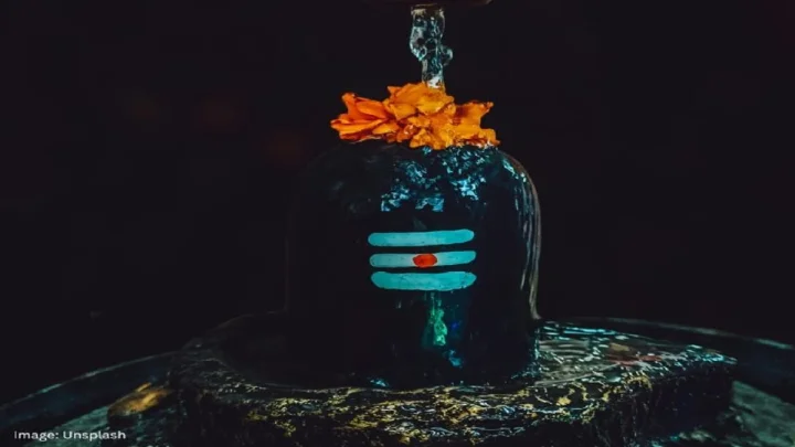 Worship of broken Shivling