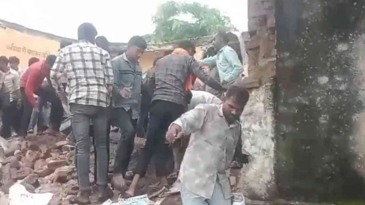 jhalawad school roof falls