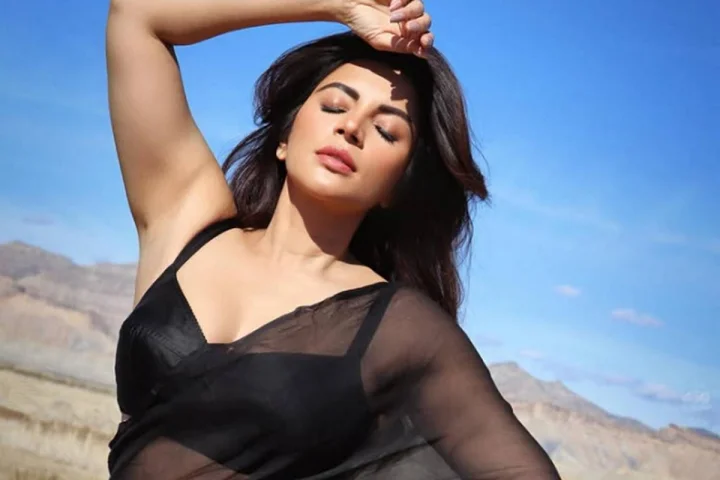 Shama Sikandar Black Saree