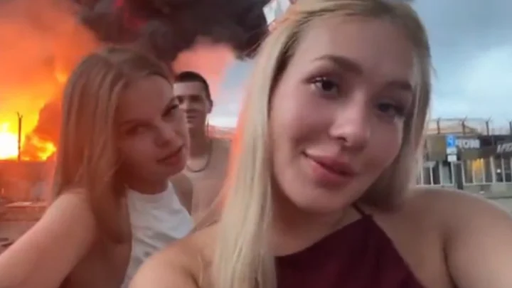 रशियन लड़कियों को भारी पड़ा यूक्रेन का ड्रोन अटैक का वीडियो बनाना, हमले के बाद विस्फोट को कर रही थीं शूट