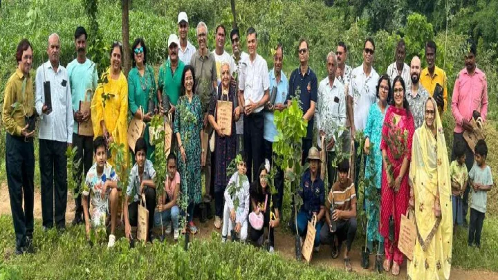 जनक पलटा मगिलिगन ने 40वीं राखी 60 पेड़ लगा कर मनाई