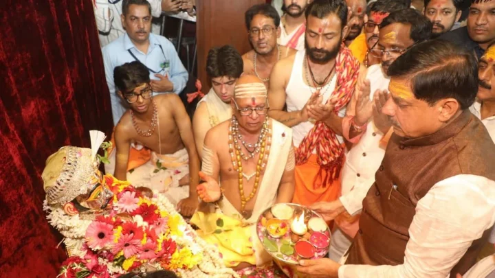 Rajadhiraj Baba Mahakal set out on a city tour of Ujjain