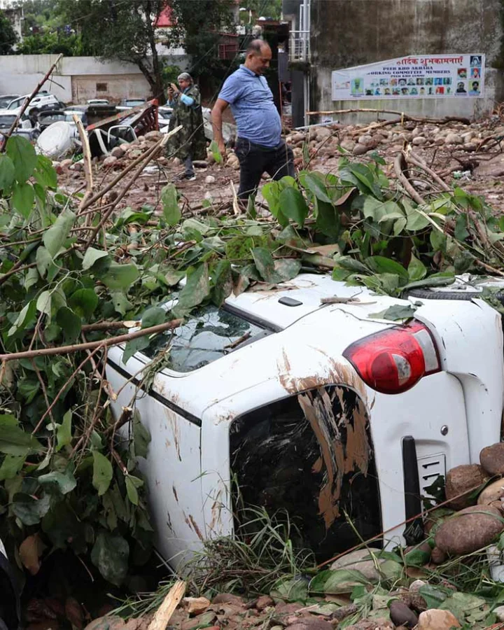 Jammu and Kashmir: उधमपुर में जम्मू-श्रीनगर राष्ट्रीय राजमार्ग पर भारी भूस्खलन, होटल और दुकानें क्षतिग्रस्त