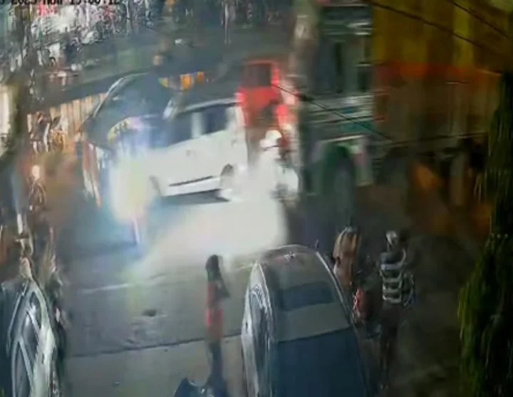 Uncontrolled truck crushed people in Indore