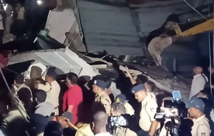 Indore: Building collapses in Ranipura