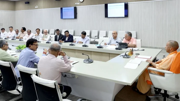 Chief Minister Yogi Adityanath held a review meeting regarding Jal Jeevan Mission