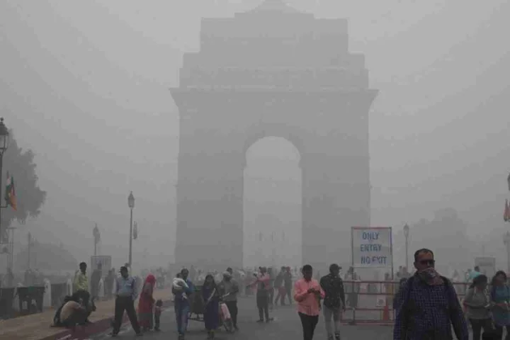 LIVE: दिवाली के बाद दिल्ली की हवा बेहद खराब, कितना है AQI?