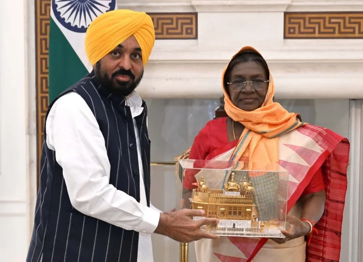 CM भगवंत सिंह मान ने राष्ट्रपति को श्री गुरु तेग बहादुरजी के 350वें शहीदी दिवस समारोहों में शामिल होने का आमंत्रण दिया - Bhagwant Singh Mann invites President to attend the 350th Martyrdom Day celebrations of Shri Guru Tegh Bahadur Ji Punjab