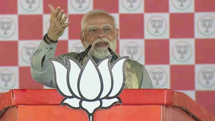 Bihar Election : RJD-कांग्रेस ने अपना घोषणा पत्र नहीं, अपनी रेटलिस्ट जारी की है, छपरा में राहुल-तेजस्वी पर PM मोदी का निशाना - pm modi targets rjd and congress in chhapra election rally modi bihar rally