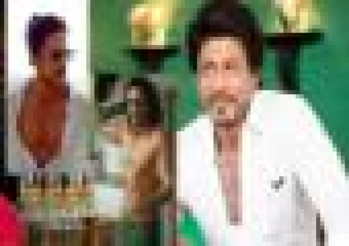 शाहरुख खान कैसे 60 साल के होने के बावजूद दिखते हैं जवान, जानें उनकी फिटनेस का राज