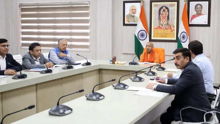 Chief Minister Yogi Adityanath reviewed development action plan of Meerut