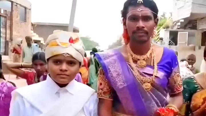 अजब गावाची गजब परंपरा, वर सजला वधू प्रमाणे तर वधूने घातला वराचा पोशाख; यामागील रहस्य काय आहे?