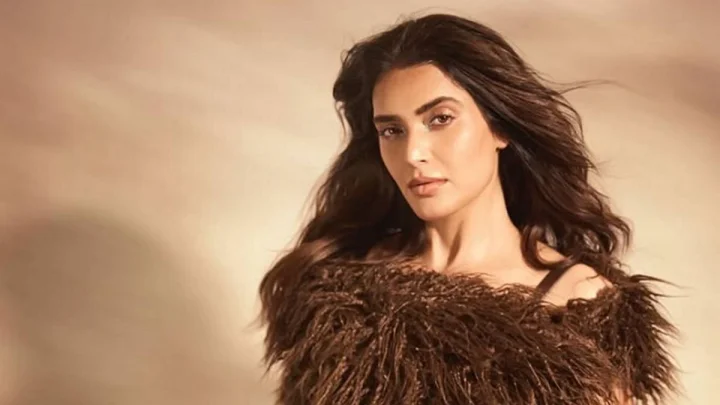 17 साल की उम्र में करिश्मा तन्ना ने रखा था एक्टिंग की दुनिया में कदम, पिता नहीं चाहते थे पैदा हो बेटी