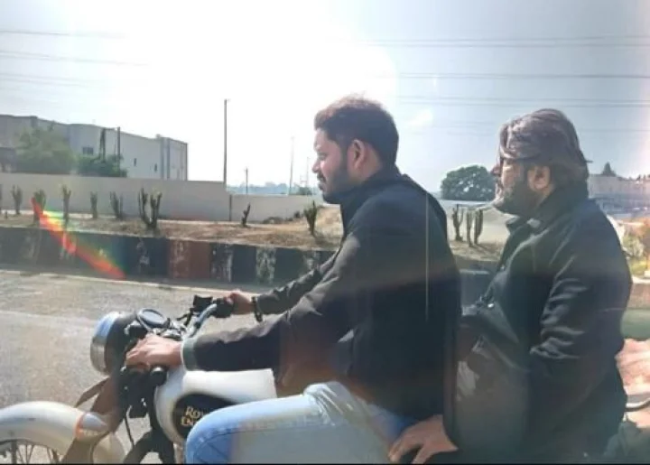 वैसे भी कवि विनोदकुमार शुक्‍ल की धरती पर लेखक को किसी तरह की अराजकता शोभा नहीं देती