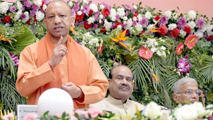 लोकतंत्र की आत्मा हैं न्याय, समता व बंधुता : योगी आदित्यनाथ