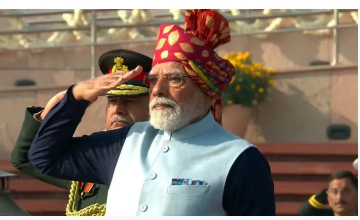 PM Modi ने 77वें गणतंत्र दिवस पर क्यों पहनी मरून रंग की पगड़ी, आखिर क्या है मैसेज?