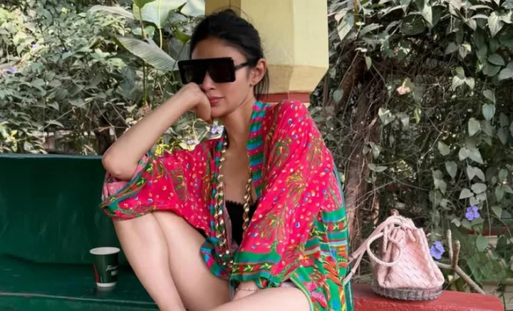 समंदर किनारे मौनी रॉय का सिजलिंग अवतार, लेटेस्ट वेकेशन तस्वीरों ने बढ़ाया इंटरनेट का पारा