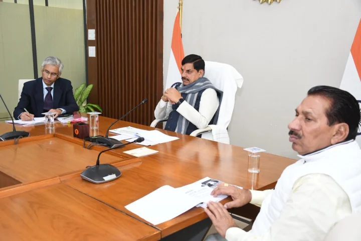 कृषक कल्याण वर्ष को लेकर सीएम डॉ. मोहन यादव ने कमिश्नर्स-कलेक्टर्स को दिए निर्देश, किसानों के कल्याण के लिए मिशन मोड में करें काम