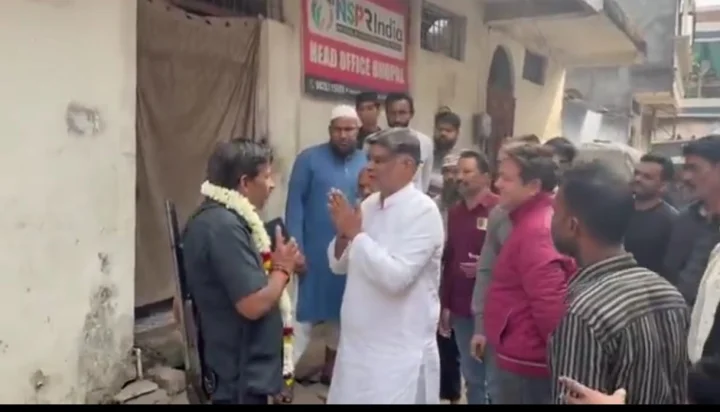 बिना कनेक्शन बिजली विभाग ने विकलांग दंपत्ति को थमा दिया 1.76 लाख का बिल, घर के बाहर बैठाया बंदूकधारी गा्र्ड