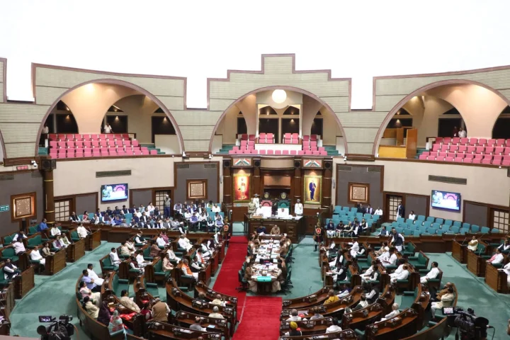 MP विधानसभा के बजट सत्र का हंगामेदार आगाज, भगीरथपुरा कांड को लेकर कांग्रेस ने घेरा, राज्यपाल नहीं पढ़ पाएं पूरा अभिभाषण