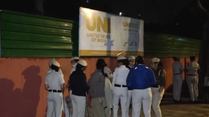 दिल्ली में UNI परिसर की सीलिंग के दौरान पत्रकारों से बदसलूकी, PCI ने की निंदा