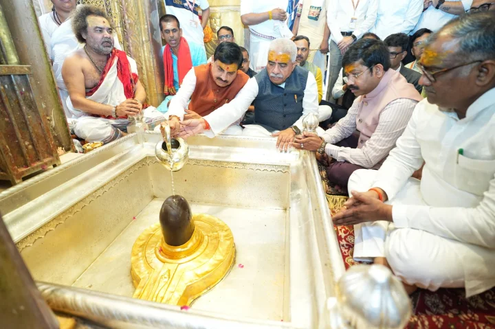 CM Dr. Mohan Yadav visited Baba Vishwanath in Kashi