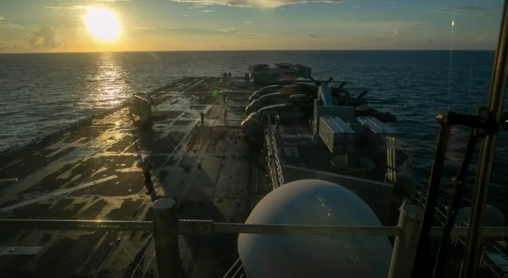 Hormuz Crisis : US Navy की नाकेबंदी के बीच क्या सुरक्षित हैं भारतीय जहाज? ईरान का बड़ा बयान