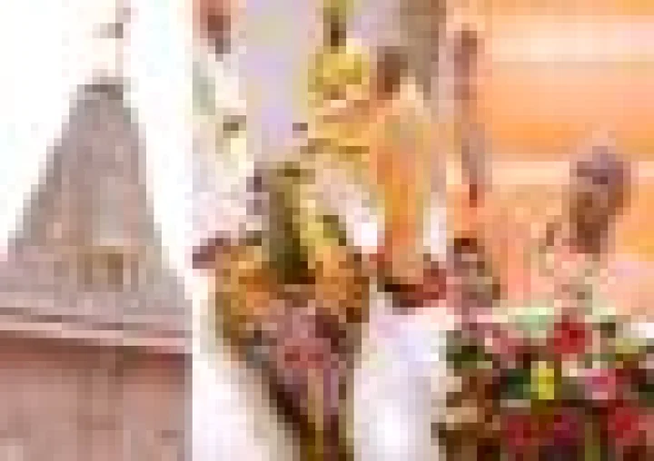 श्रीरामजन्मभूमि मंदिर परिसर में शिव मंदिर के शिखर पर मुख्यमंत्री योगी ने फहराई धर्म ध्वजा